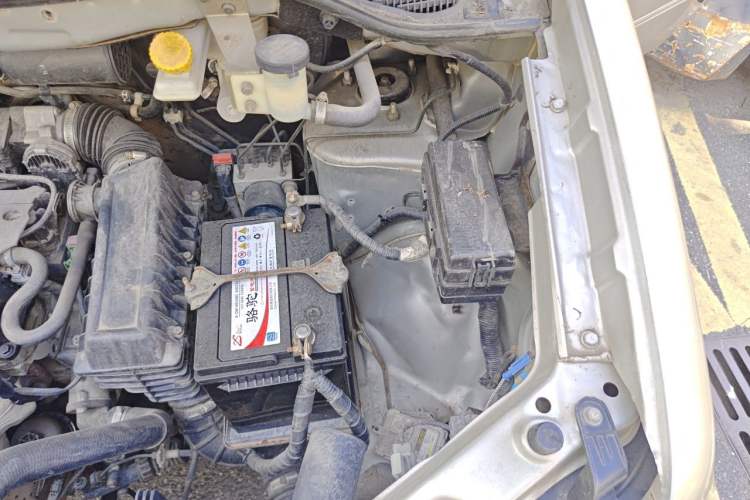 Used Dongfeng Shuaike 2010 1.6L Manual Utility Version Engine Bay Left