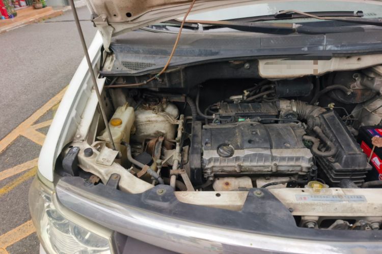 Used Dongfeng Shuaike 2010 1.6L Manual Luxury Edition Engine Bay Right