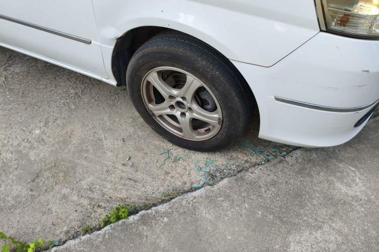 Used Dongfeng Shuaike 2010 1.6L Manual Utility Version Right Front Wheel Hub