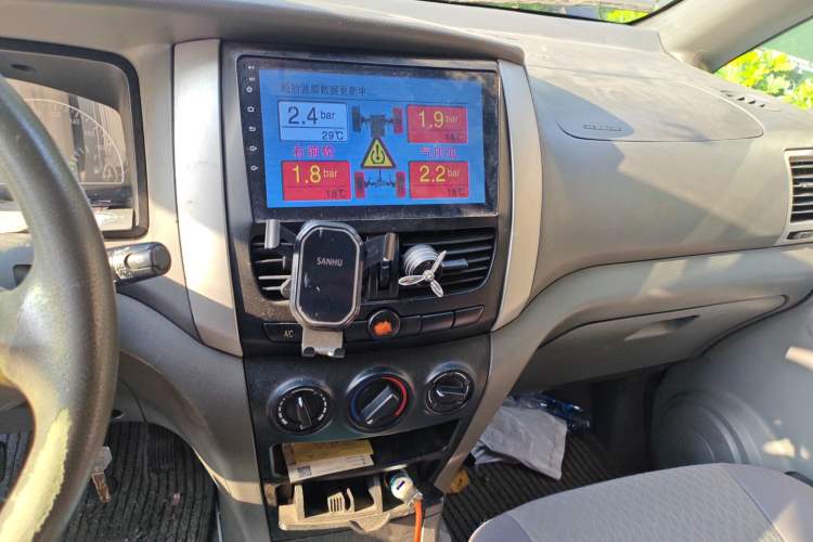 Used Dongfeng Shuaike 2011 1.6L Manual Luxury 7-Seater Audio And AC Panel