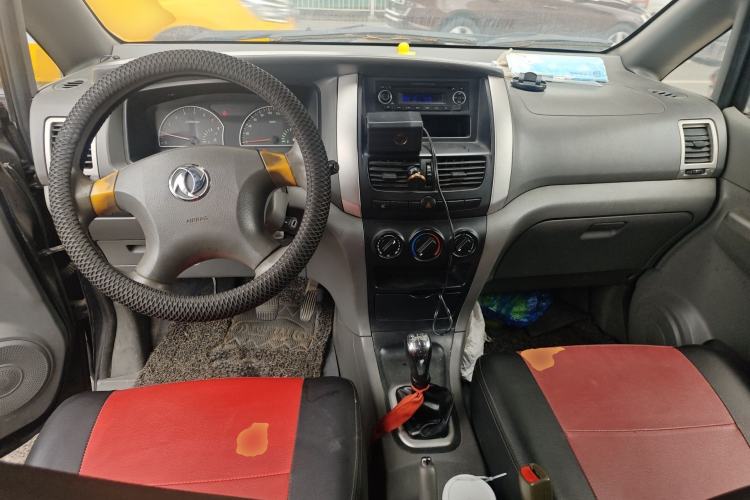 Used Dongfeng Shuaike 2011 1.6L Manual Comfort 7-Seater Center Console
