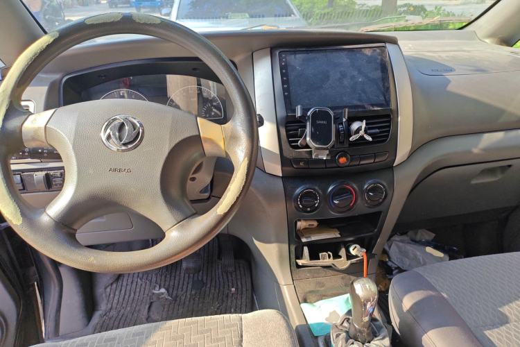 Used Dongfeng Shuaike 2011 1.6L Manual Luxury 7-Seater Center Console