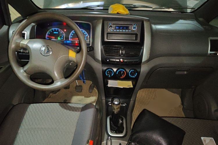 Used Dongfeng Shuaike 2011 1.6L Manual Practical 7-Seater Center Console