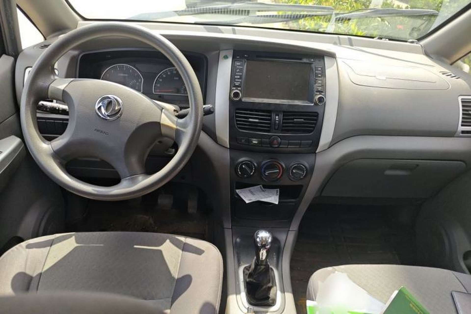 Used Dongfeng Shuaike 2011 1.6L Manual Comfort 7-Seater Center Console
