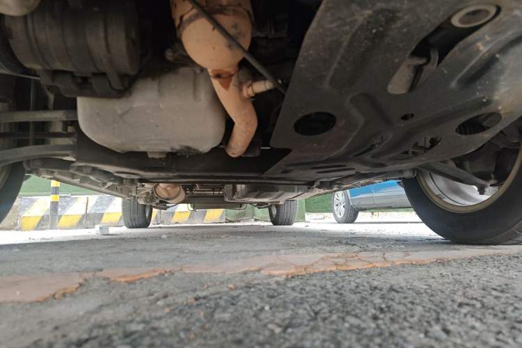 Used Dongfeng Shuaike 2011 1.6L Manual Comfort 7-Seater Chassis Front