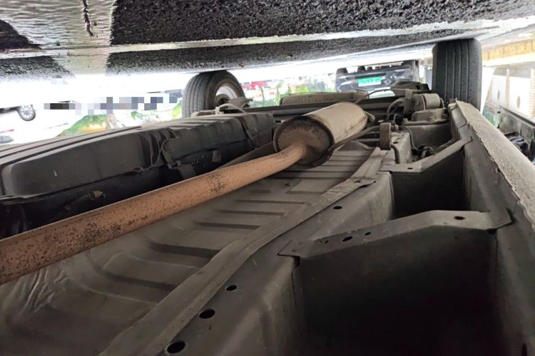 Used Dongfeng Shuaike 2011 1.6L Manual Practical 7-Seater Chassis Front Right