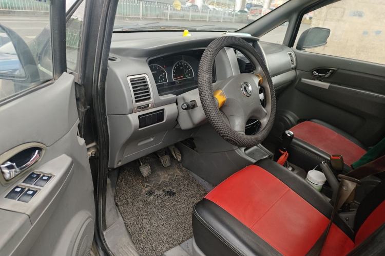 Used Dongfeng Shuaike 2011 1.6L Manual Comfort 7-Seater Driver Seat