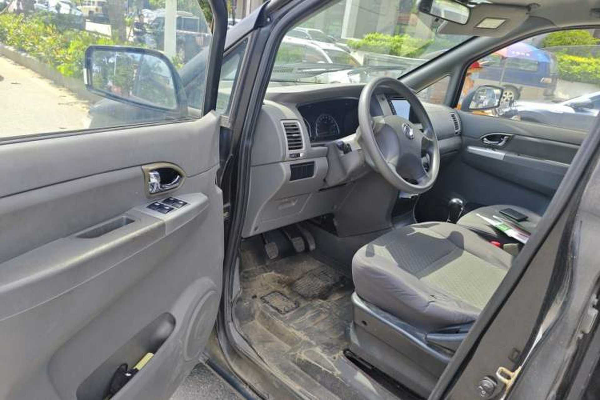 Used Dongfeng Shuaike 2011 1.6L Manual Comfort 7-Seater Driver Seat