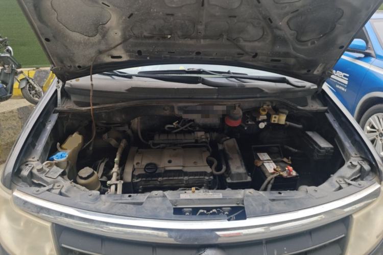 Used Dongfeng Shuaike 2011 1.6L Manual Comfort 7-Seater Engine Bay