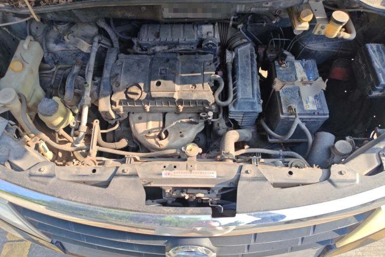 Used Dongfeng Shuaike 2011 1.6L Manual Luxury 7-Seater Engine Bay
