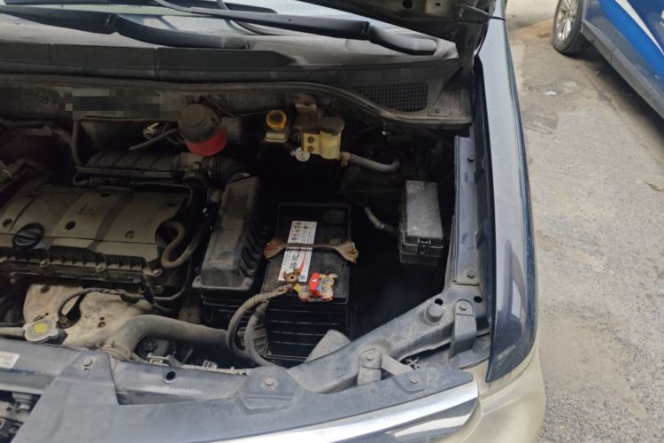 Used Dongfeng Shuaike 2011 1.6L Manual Comfort 7-Seater Engine Bay Left