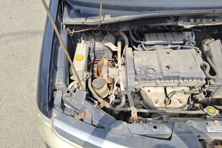 Used Dongfeng Shuaike 2011 1.6L Manual Comfort 7-Seater Engine Bay Right