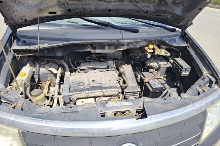 Used Dongfeng Shuaike 2011 1.6L Manual Comfort 7-Seater Engine Bay