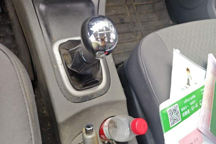 Used Dongfeng Shuaike 2011 1.6L Manual Comfort 7-Seater Gear Lever