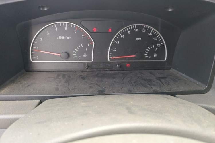 Used Dongfeng Shuaike 2011 1.6L Manual Comfort 7-Seater Odometer Close Up