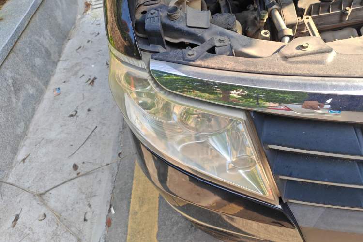 Used Dongfeng Shuaike 2011 1.6L Manual Luxury 7-Seater Right Front Headlight