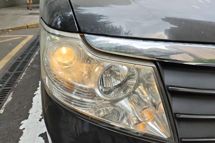 Used Dongfeng Shuaike 2011 1.6L Manual Practical 7-Seater Right Front Headlight