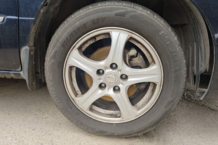 Used Dongfeng Shuaike 2011 1.6L Manual Comfort 7-Seater Right Front Wheel Hub