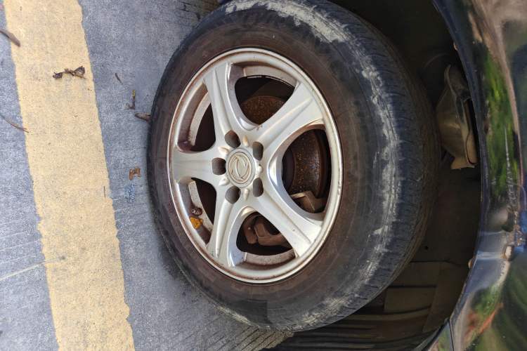 Used Dongfeng Shuaike 2011 1.6L Manual Luxury 7-Seater Right Front Wheel Hub