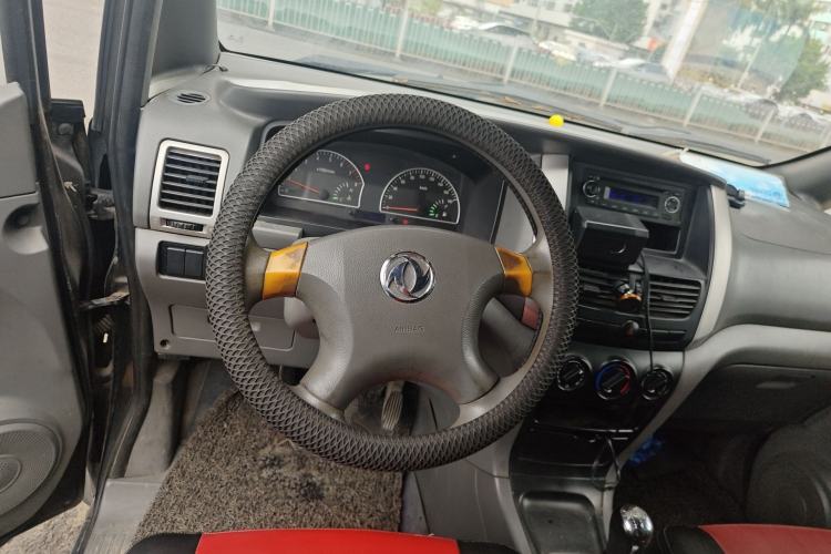 Used Dongfeng Shuaike 2011 1.6L Manual Comfort 7-Seater Steering Wheel