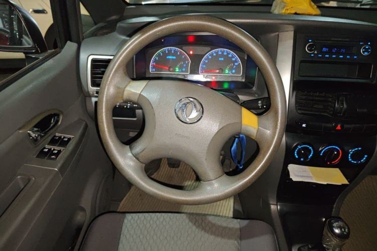 Used Dongfeng Shuaike 2011 1.6L Manual Practical 7-Seater Steering Wheel