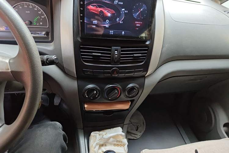 Used Dongfeng Shuaike 2011 1.6L Manual Comfort 7-Seater Audio And AC Panel