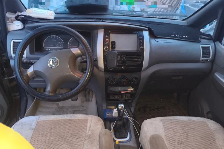 Used Dongfeng Shuaike 2011 2.0L Manual Luxury 7-Seater Center Console