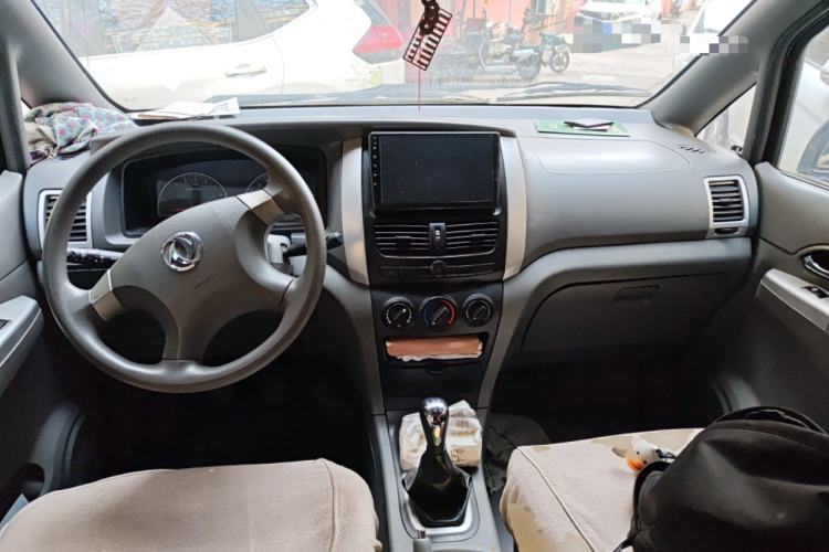 Used Dongfeng Shuaike 2011 1.6L Manual Comfort 7-Seater Center Console