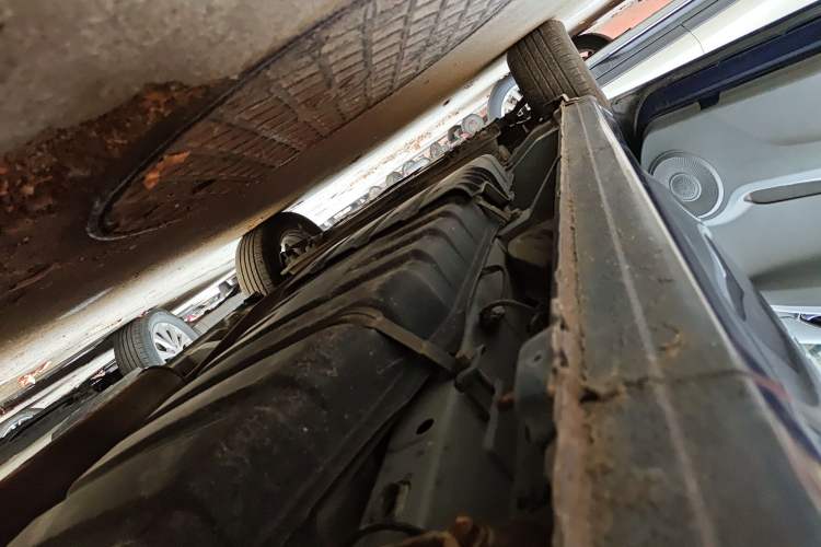 Used Dongfeng Shuaike 2011 1.6L Manual Comfort 7-Seater Chassis Rear Left