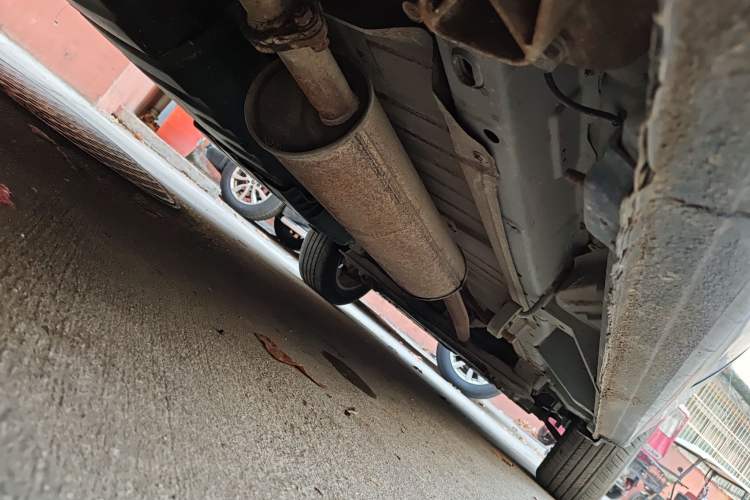 Used Dongfeng Shuaike 2011 1.6L Manual Comfort 7-Seater Chassis Rear Right