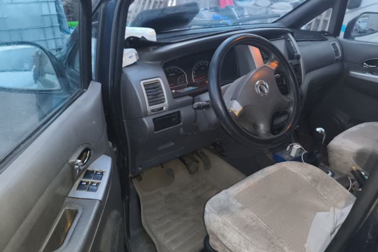 Used Dongfeng Shuaike 2011 2.0L Manual Luxury 7-Seater Driver Seat
