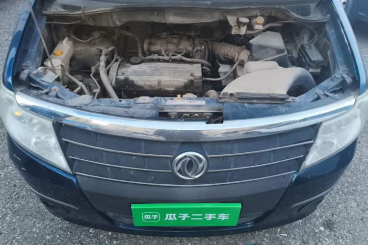 Used Dongfeng Shuaike 2011 2.0L Manual Luxury 7-Seater Engine Bay