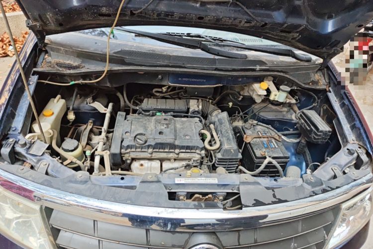 Used Dongfeng Shuaike 2011 1.6L Manual Comfort 7-Seater Engine Bay