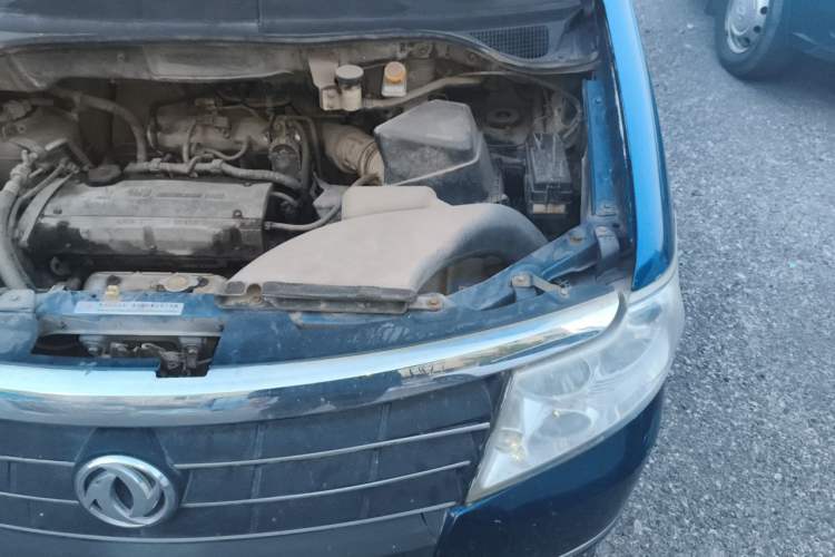 Used Dongfeng Shuaike 2011 2.0L Manual Luxury 7-Seater Engine Bay Left