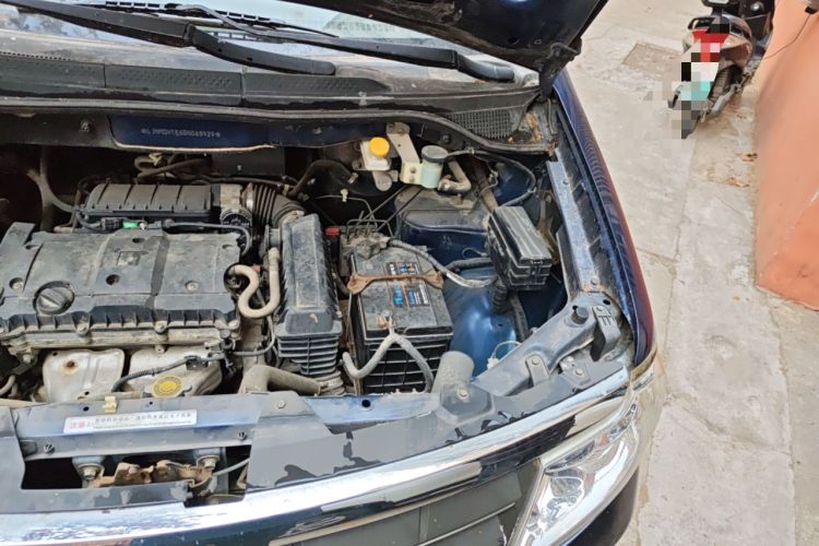 Used Dongfeng Shuaike 2011 1.6L Manual Comfort 7-Seater Engine Bay Left