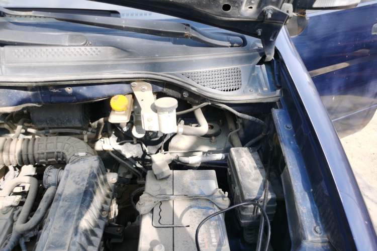 Used Dongfeng Shuaike 2011 1.5L Manual Standard Model 7 Seats China IV Standard Engine Bay Left