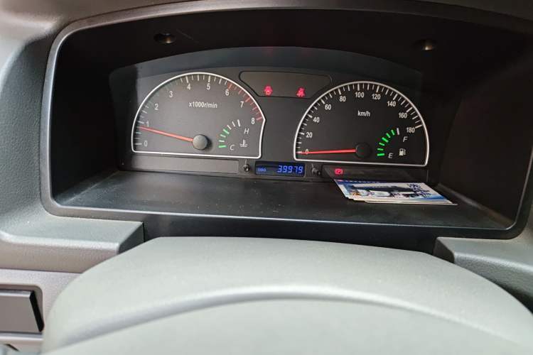 Used Dongfeng Shuaike 2011 1.6L Manual Comfort 7-Seater Odometer Close Up