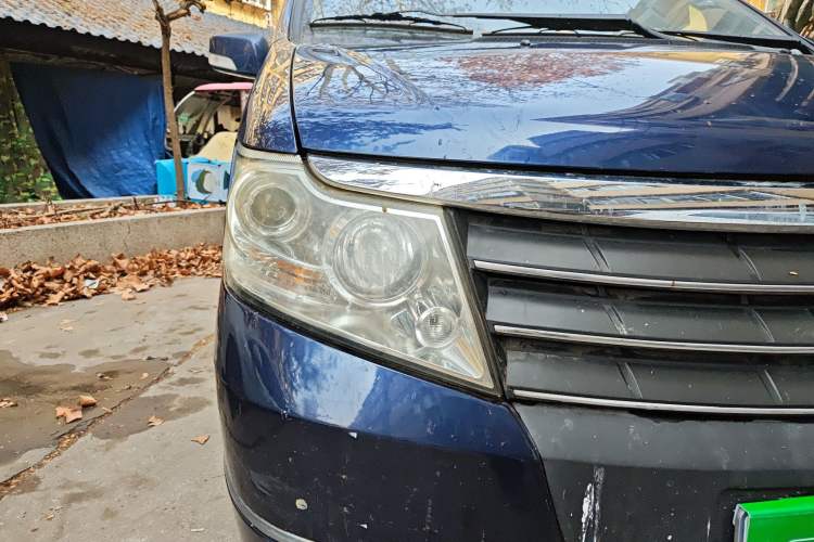 Used Dongfeng Shuaike 2011 1.6L Manual Comfort 7-Seater Right Front Headlight
