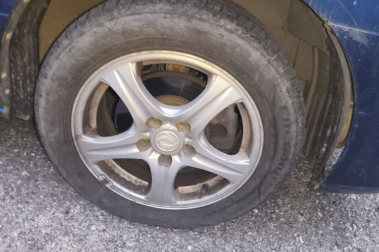 Used Dongfeng Shuaike 2011 2.0L Manual Luxury 7-Seater Right Front Wheel Hub