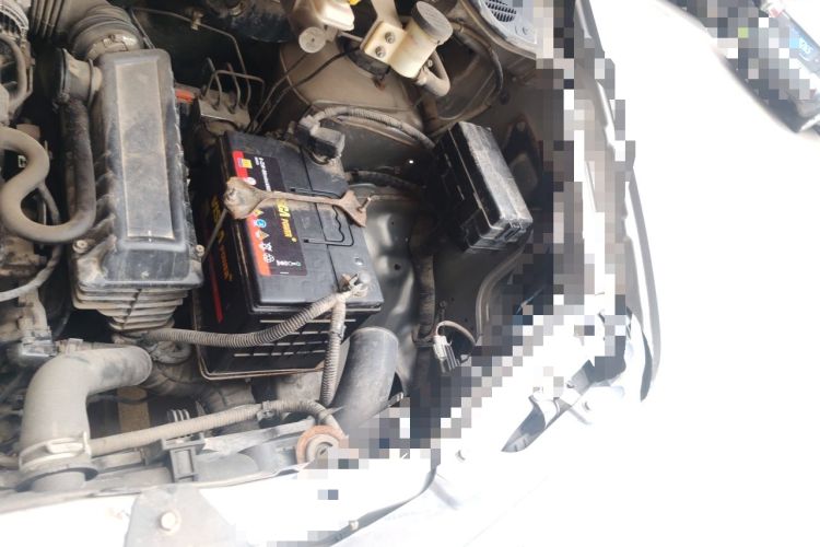 Used Dongfeng Shuaike 2011 1.6L Manual Comfort 7-Seater Engine Bay Left