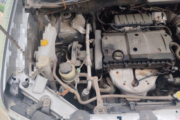 Used Dongfeng Shuaike 2011 1.6L Manual Comfort 7-Seater Engine Bay Right