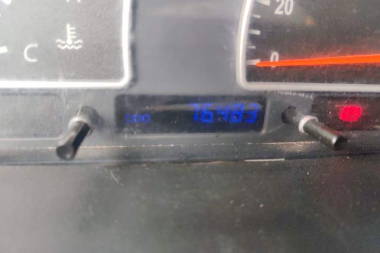 Used Dongfeng Shuaike 2011 1.6L Manual Comfort 7-Seater Odometer Close Up