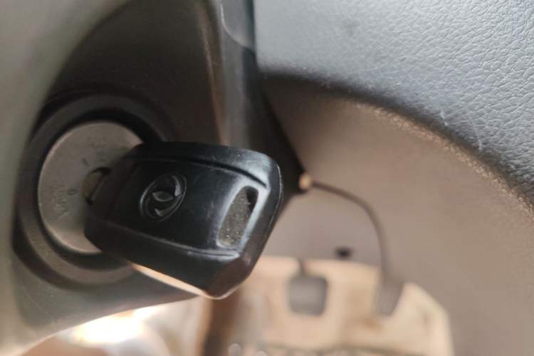 Used Dongfeng Shuaike 2011 1.6L Manual Comfort 7-Seater Vehicle Key