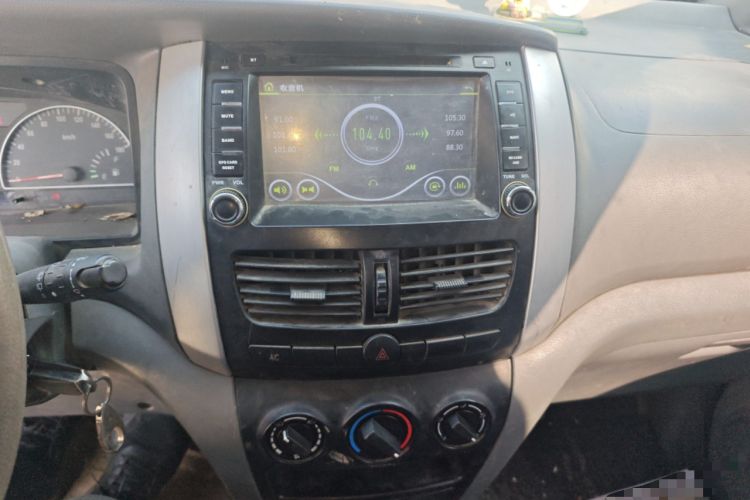 Used Dongfeng Shuaike 2011 1.6L Manual Comfort 7-Seater Audio And AC Panel