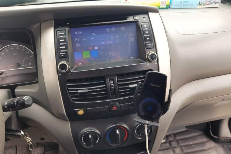 Used Dongfeng Shuaike 2011 1.6L Manual Comfort 7-Seater Audio And AC Panel