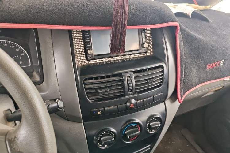 Used Dongfeng Shuaike 2011 1.6L Manual Commercial 5-Seater Audio And AC Panel