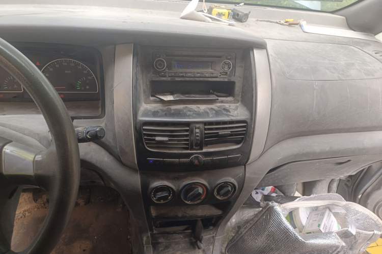 Used Dongfeng Shuaike 2011 1.6L Manual Comfort 7-Seater Audio And AC Panel