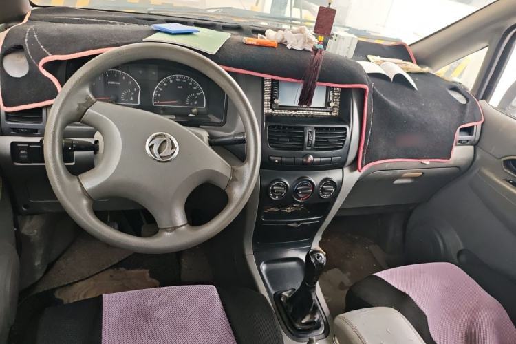 Used Dongfeng Shuaike 2011 1.6L Manual Commercial 5-Seater Center Console