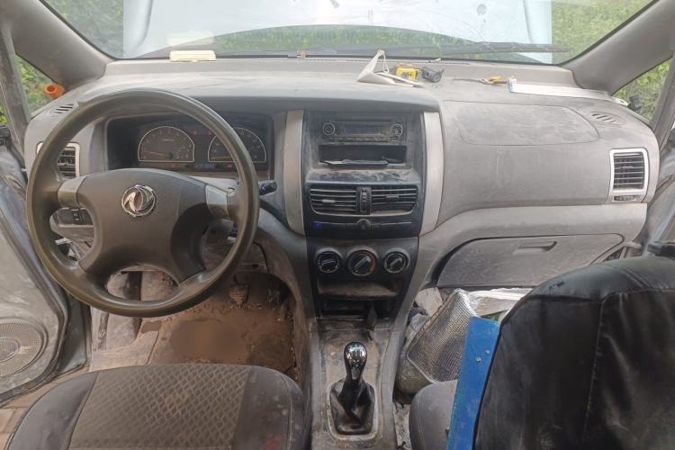 Used Dongfeng Shuaike 2011 1.6L Manual Comfort 7-Seater Center Console