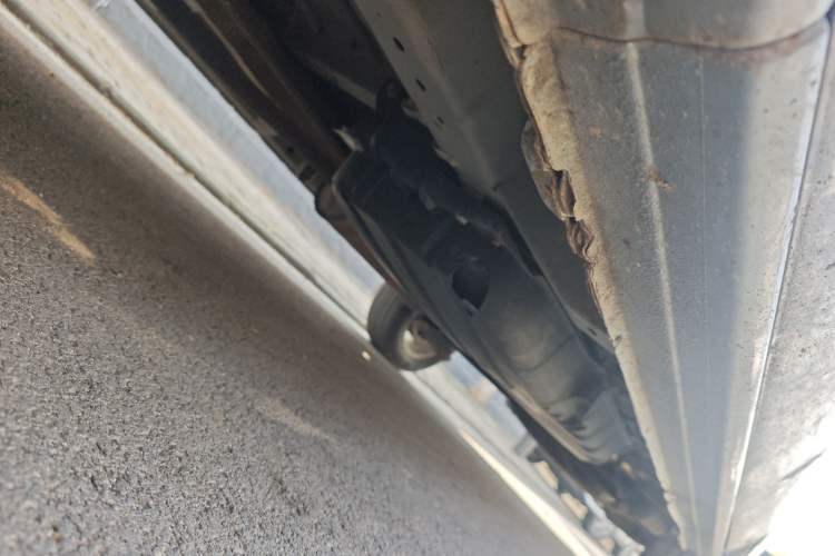 Used Dongfeng Shuaike 2011 1.6L Manual Comfort 7-Seater Chassis Front Left